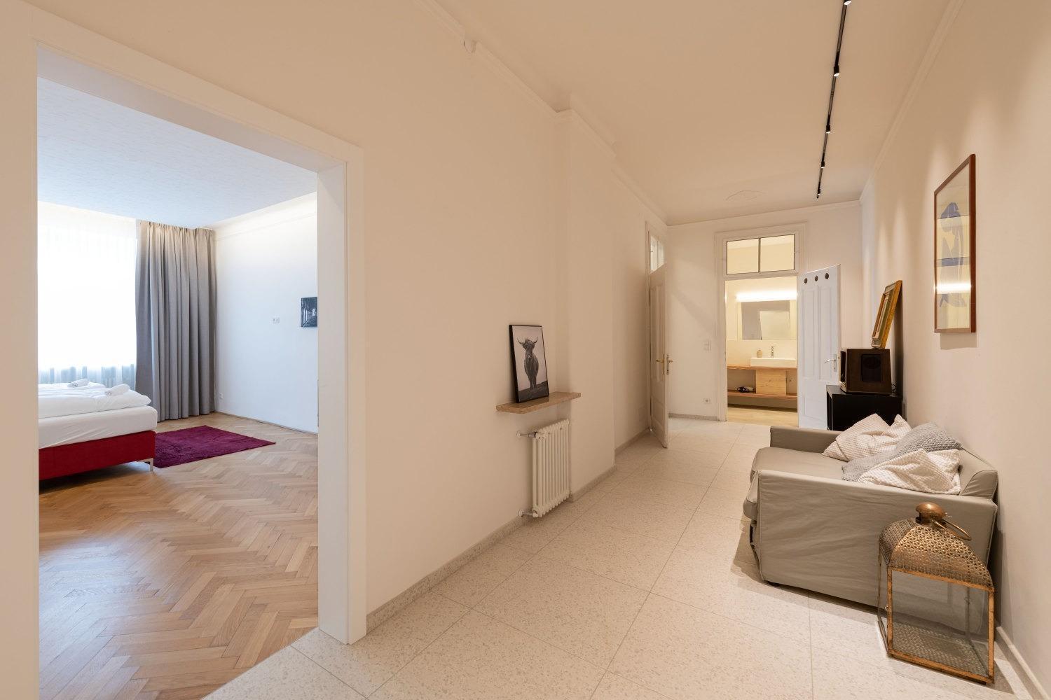 Meranosuites *